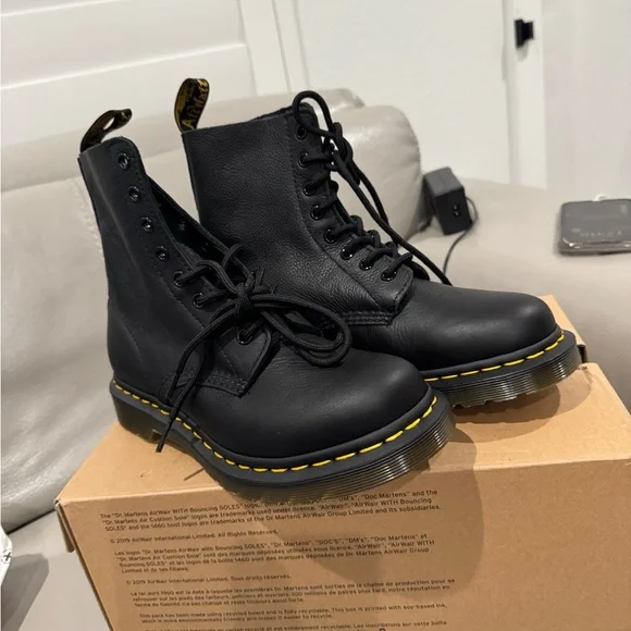 Dr. Martens Black Leather Women's Boots - 1460 Pascal - Picture 4 of 9